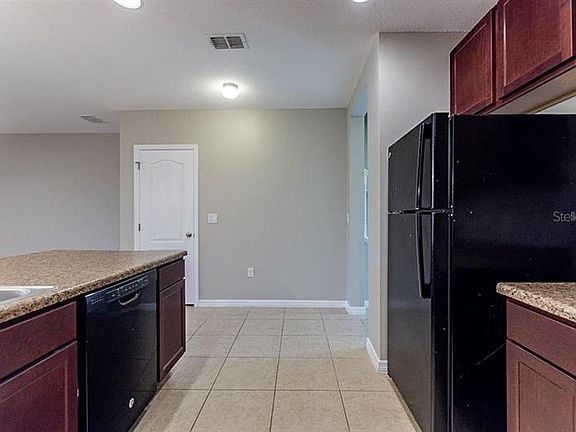 3rd image of 220 Primrose Dr