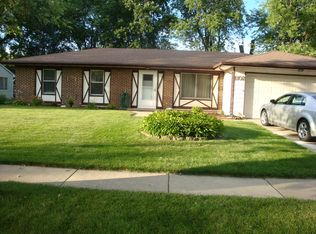 1102 Sebring Dr, Elgin, IL 60120