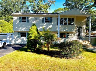 1671 Claas Ave, Holbrook, NY 11741