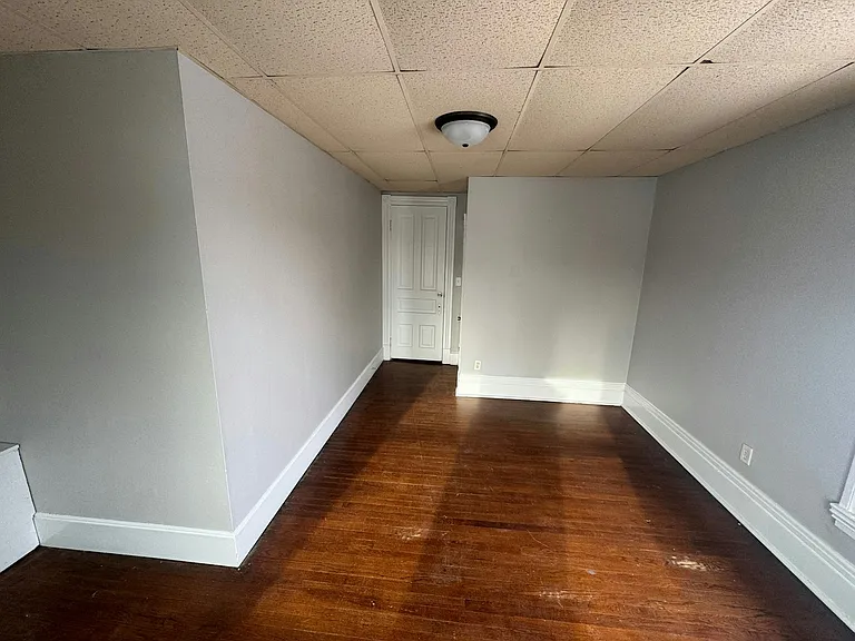 227 Allen St #223-1/2 — Photo 3