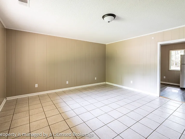 145 Brentwood Dr #1 — Photo 6
