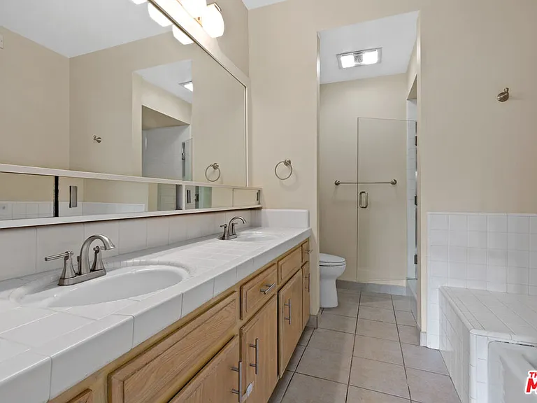 1830 Westholme Ave #101 — Photo 17