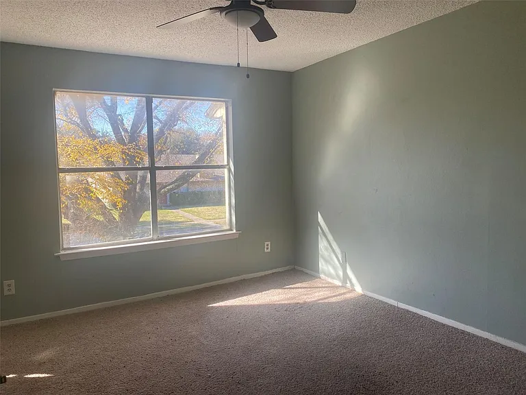 501 Towne House Ln — Photo 15