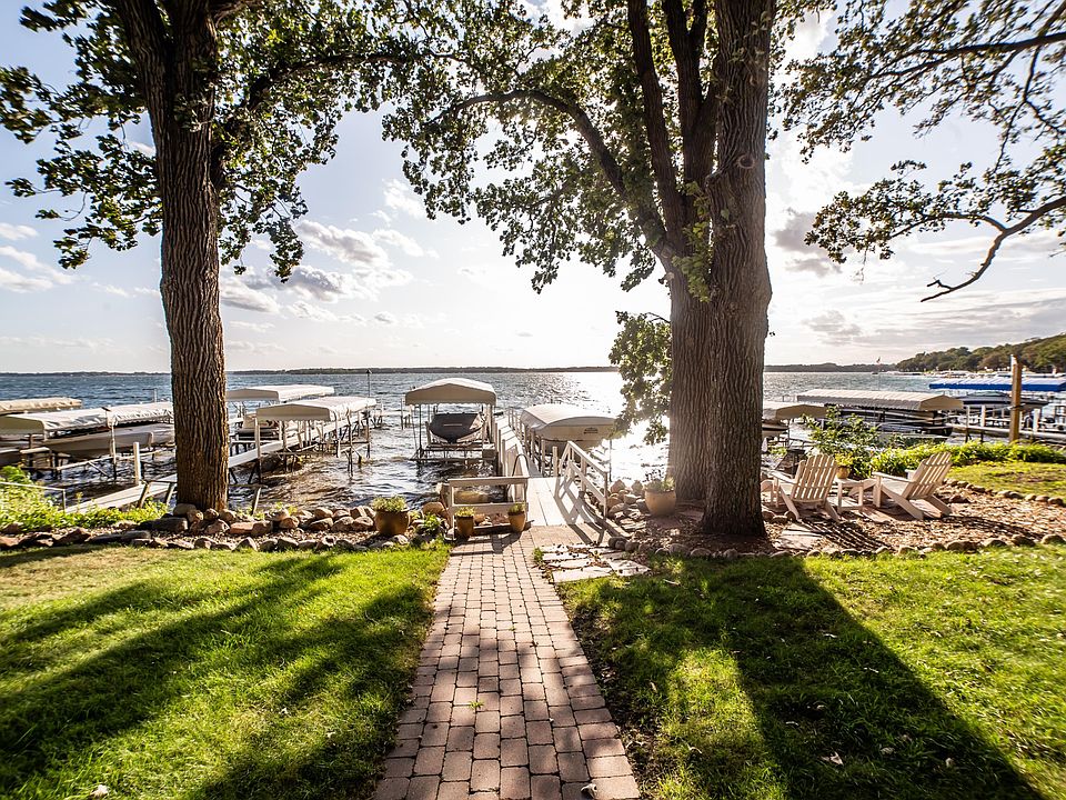 1st image of 3119 Lake Shore Dr