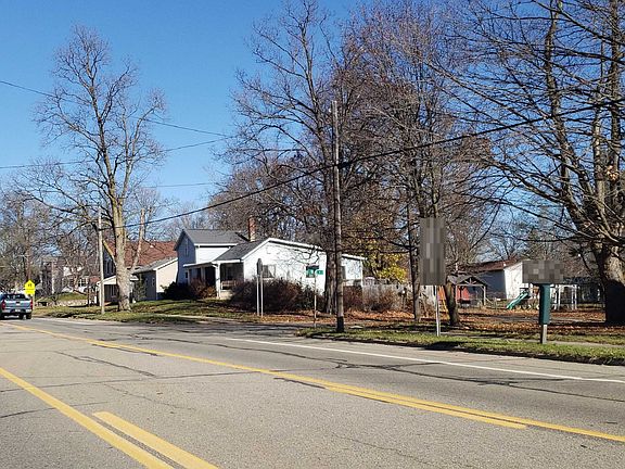 4th image of 921 S Cochran Ave