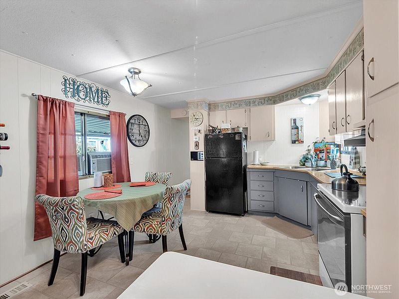 5th image of 18501 52nd Avenue W #29