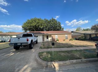 713 Rockledge Dr, Saginaw, TX 76179