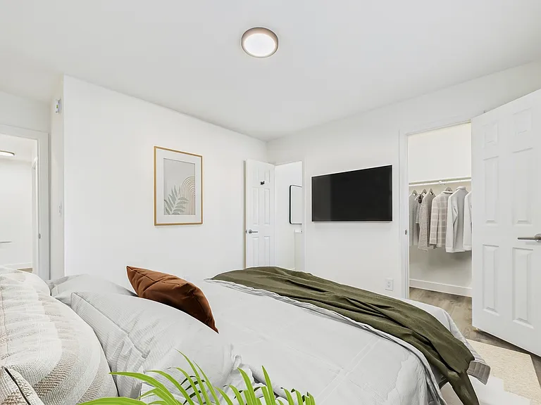 Reseda Apartments — Photo 11