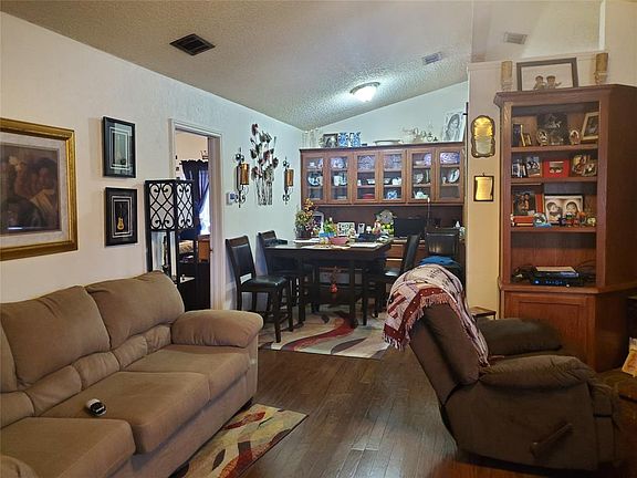 5th image of 1131 Hemlock Dr