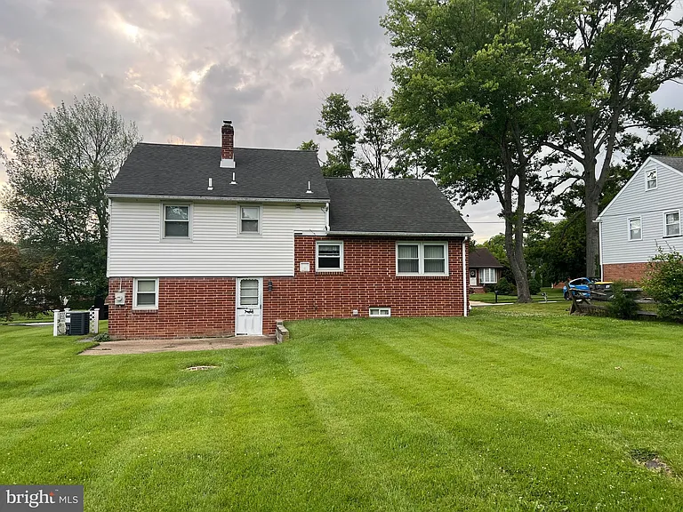 2621 Darby Dr — Photo 17
