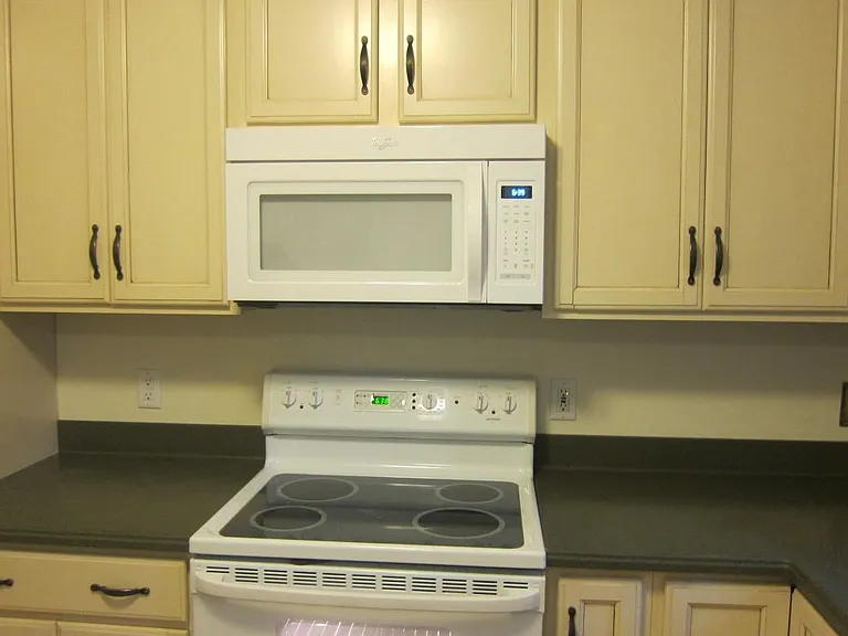 Stove/oven and microwave