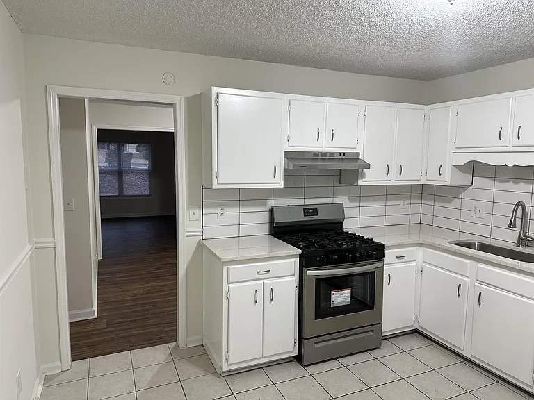 4106 Hawthorne Cir SE — Photo 4