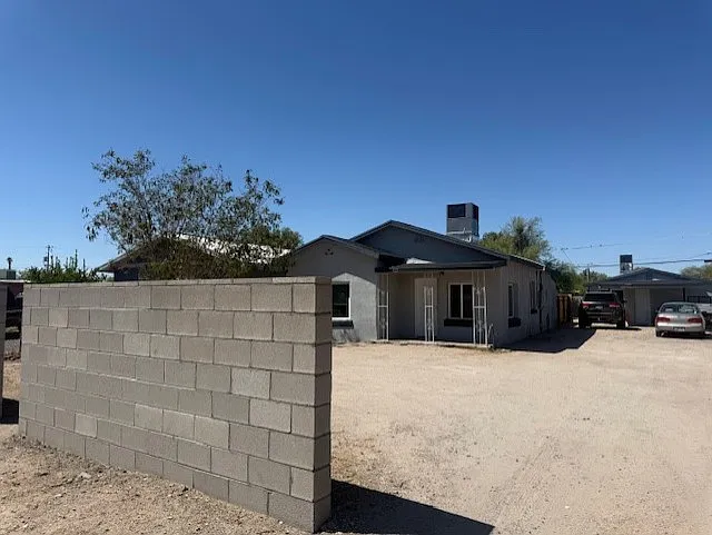 Building Photo - 1226 W Sonora St