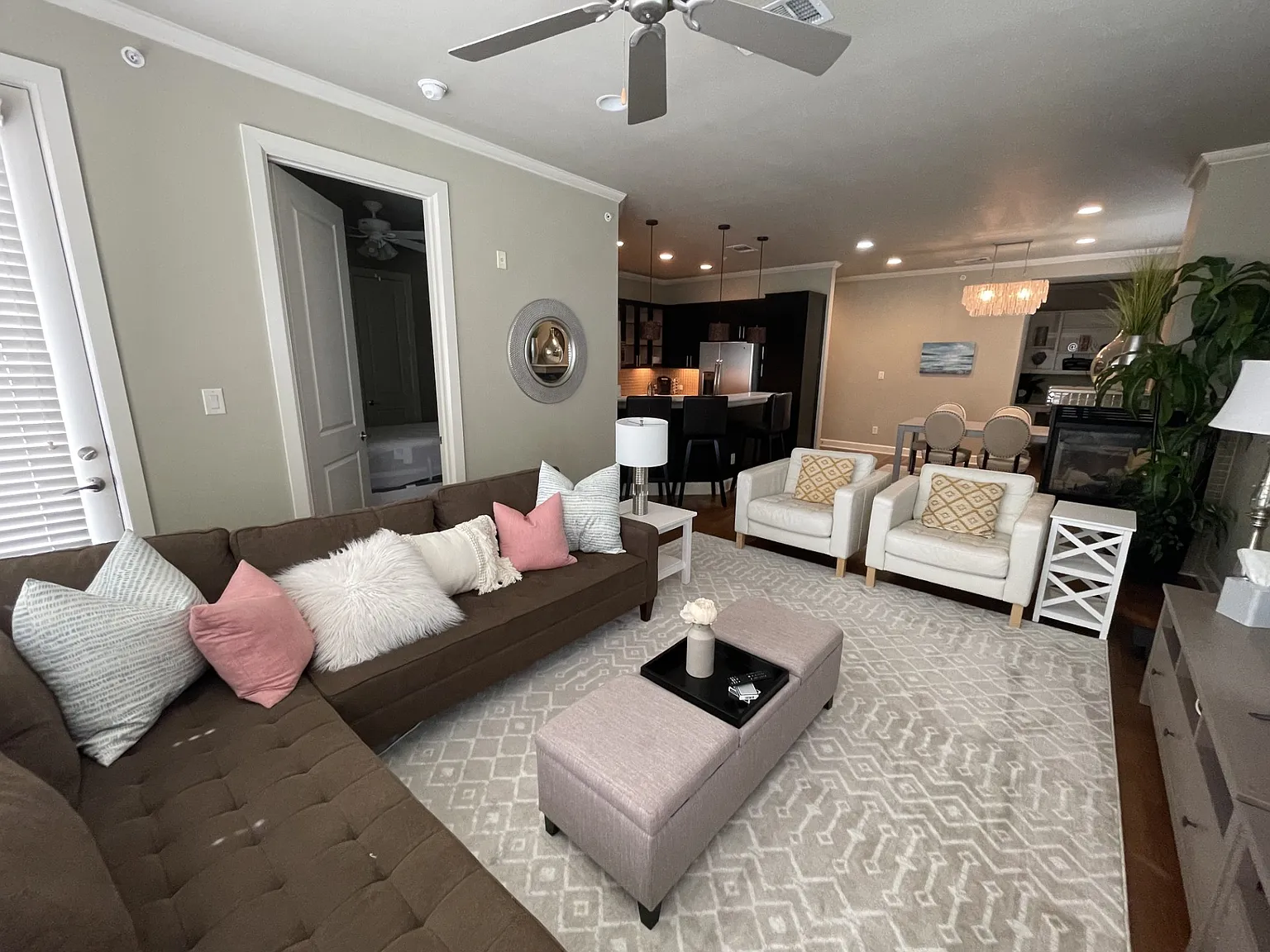 4 bed, 1807 sqft, $4,000 — Photo 3