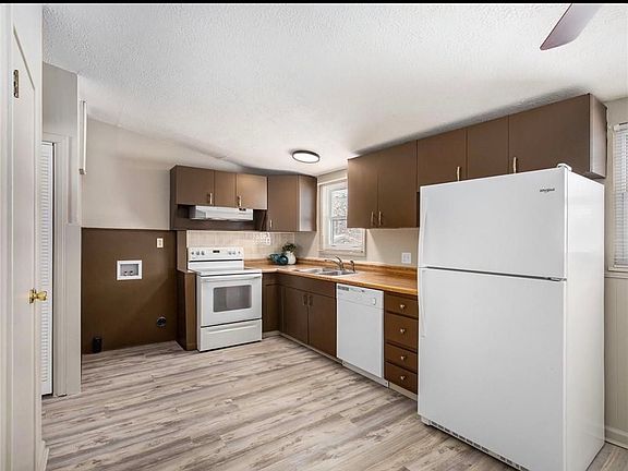 3rd image of 9964 Countryside Rd
