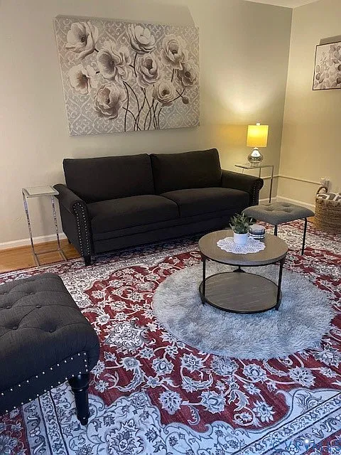 2 bed, 1.0 bath, 1056 sqft, $2,000 — Photo 4