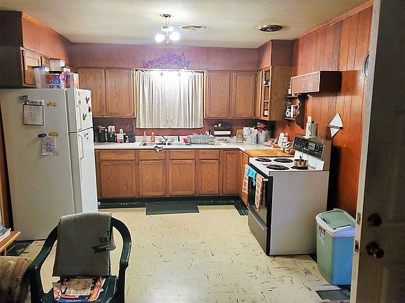 2nd image of 3146 Lakewood Dr