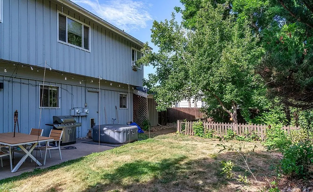 2623 Sherwood Cir — Photo 4