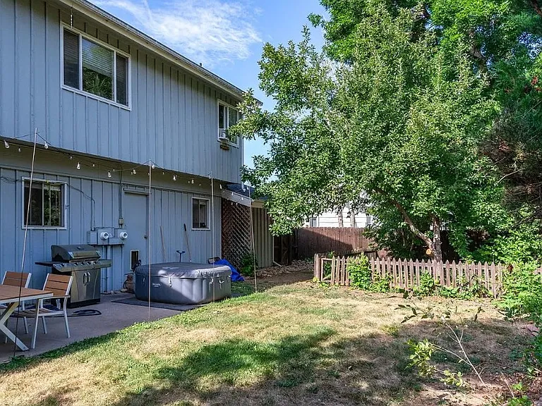 2623 Sherwood Cir — Photo 4