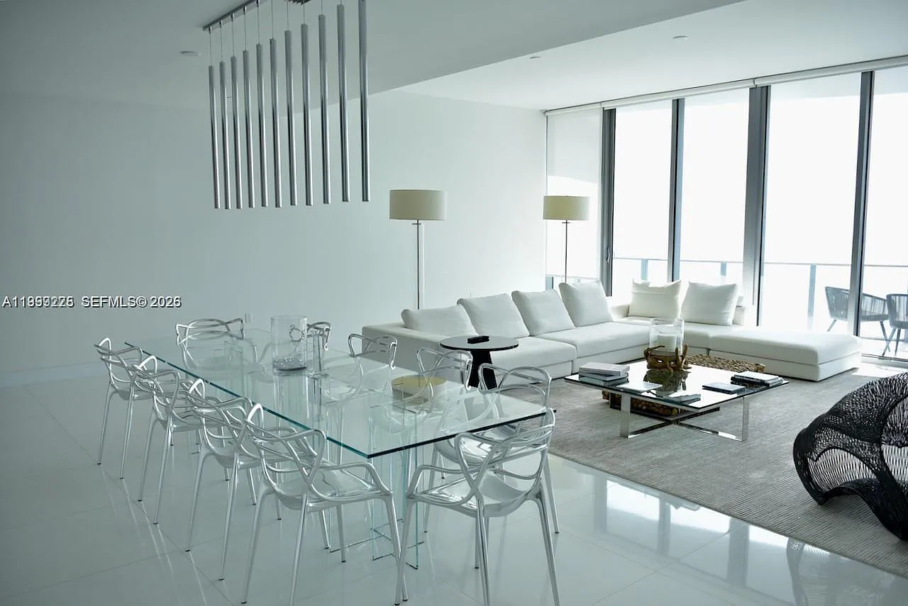 Chateau Beach Condo — Photo 4