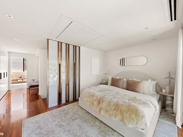 251 East 61st Street image 17 of 35