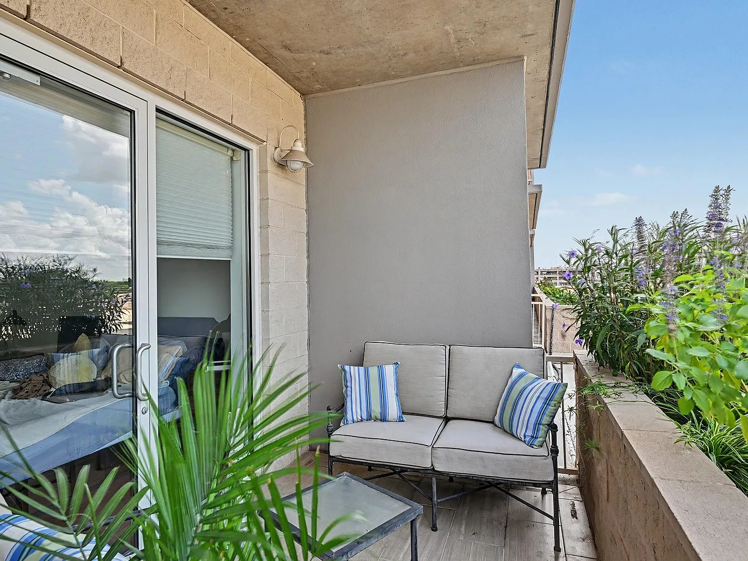 1 bed, 1.5 bath, 1255 sqft, $4,350 — Photo 3