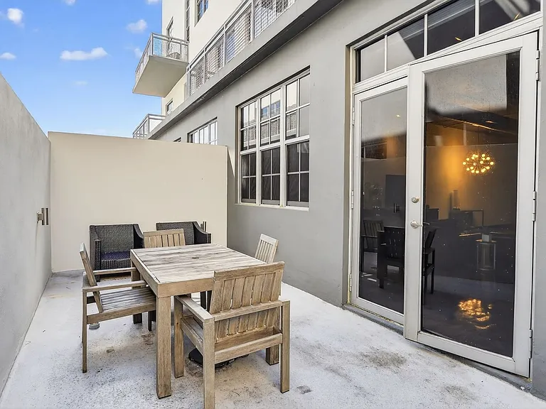 435 N Andrews Ave #206 — Photo 16