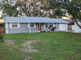 27750 Lisa Dr, Tavares, FL 32778