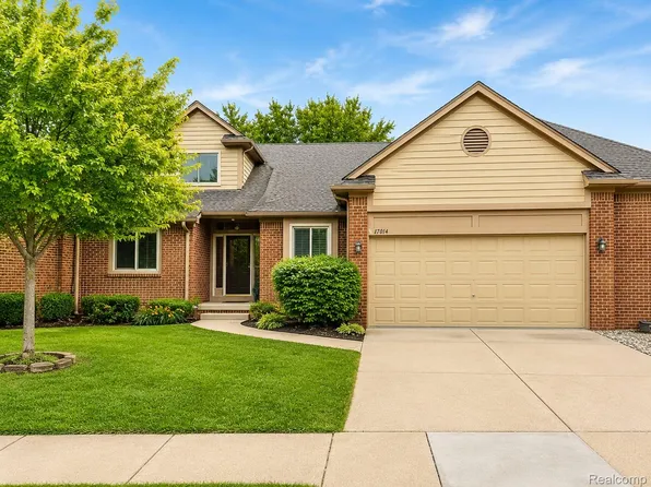17014 Country Ridge Ln, Macomb, MI 48044