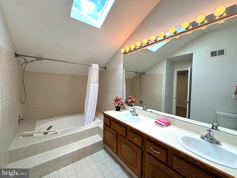 104 Sayre Dr — Photo 28