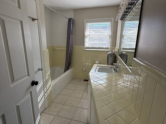5th image of 509 Winona St