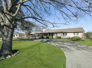 1033 Live Oak Rd, Schertz, TX 78154