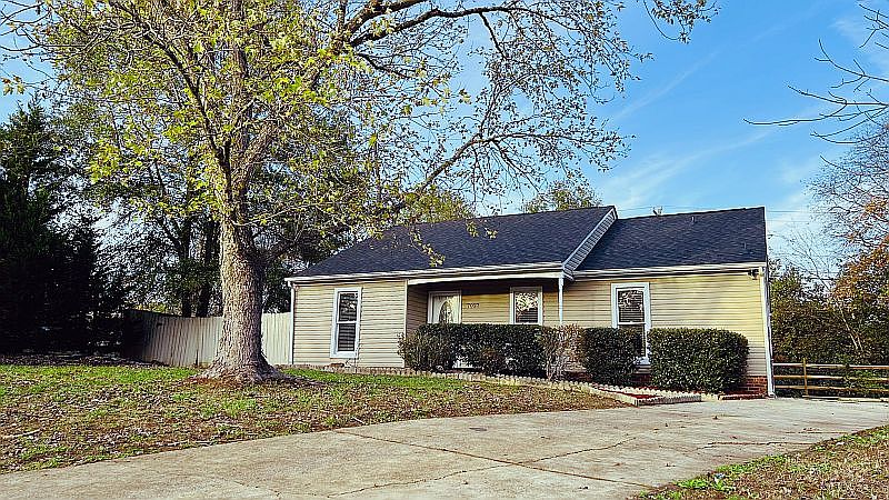 The image offer a glimpse of the space, though some details may have changed.