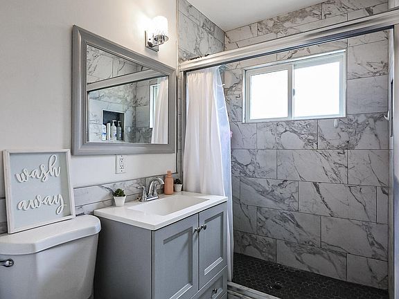 5th image of 138 N HUNT Drive E
