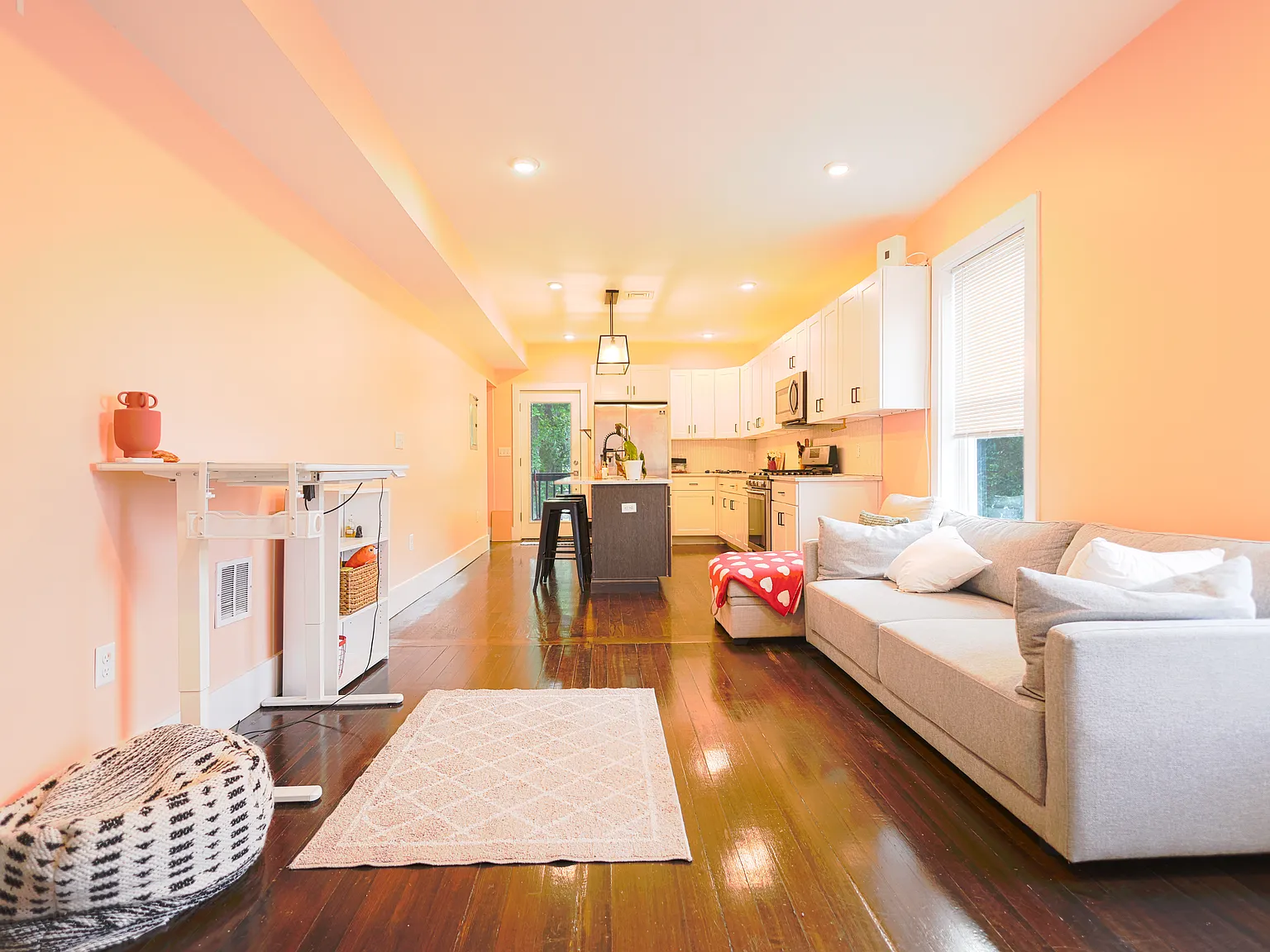 2 bed, 791 sqft, $2,700 — Photo 2