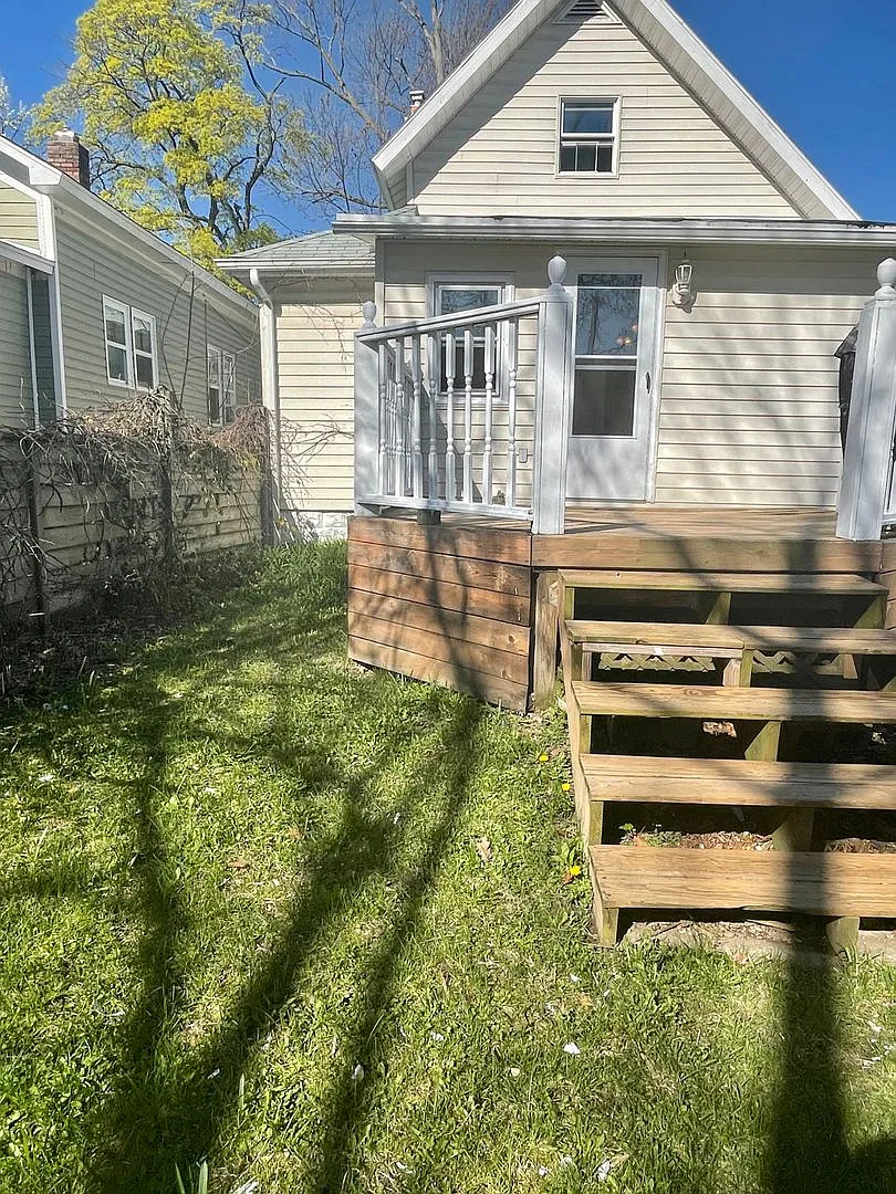 Welcome to 121 Allen St. Lansing, MI 48912. — Photo 1