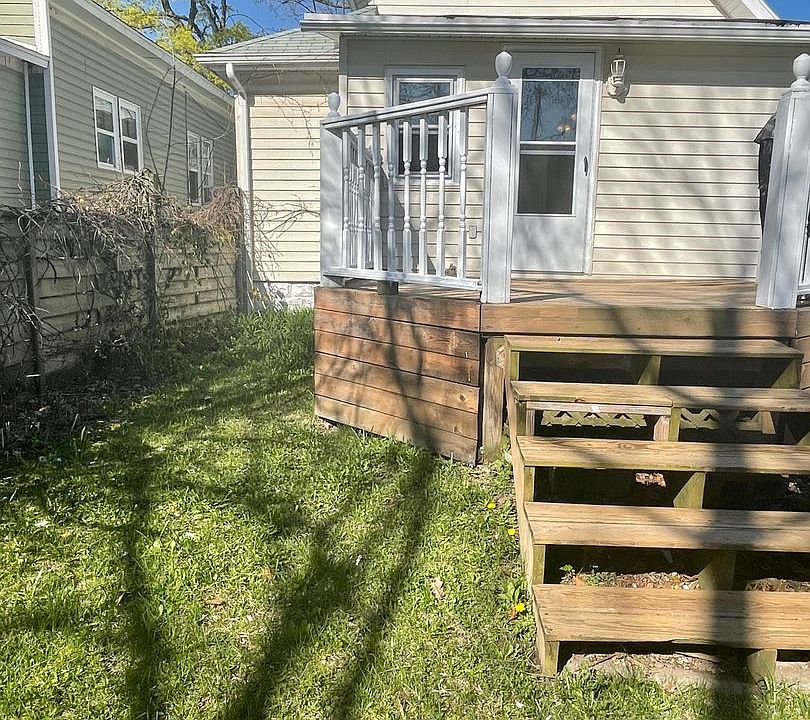 1st image of 121 Allen St