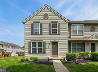211 Banyan Circle Dr, Lancaster, PA 17603