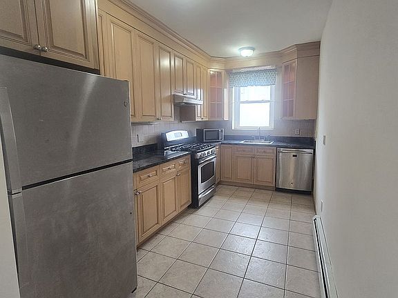 3rd image of 3015 49th St APT 2