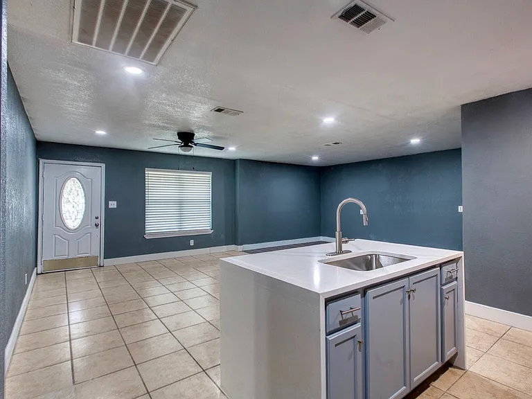 307 Dee Ln — Photo 3