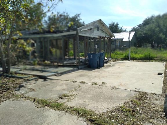 4th image of 615 E Sabinal St