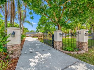 15314 Lake Magdalene Blvd, Tampa, FL 33618
