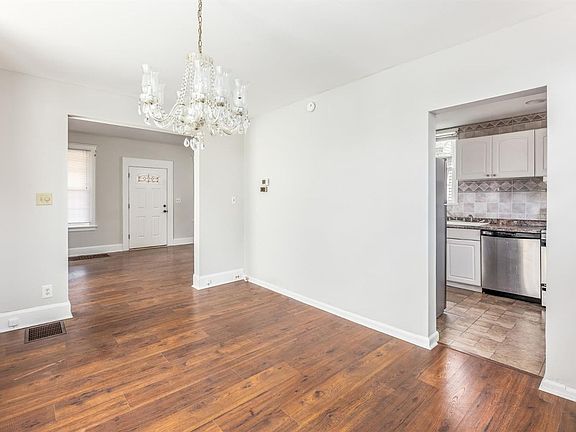 5th image of 3066 Glenmore Ave
