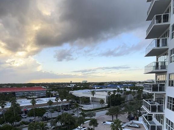 3rd image of 3700 Galt Ocean Dr APT 712