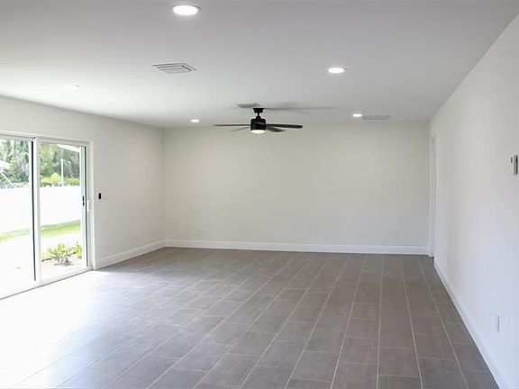 4th image of 4400 Palm Ave