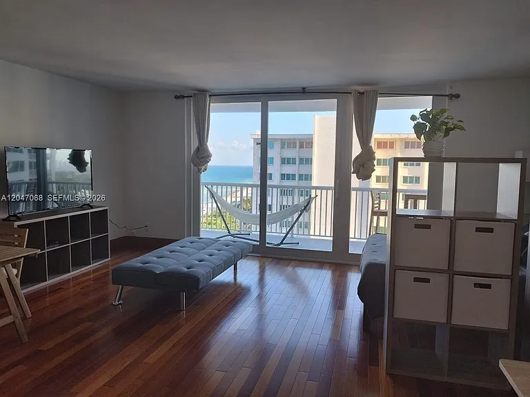 5401 Collins Ave #1110 — Photo 16