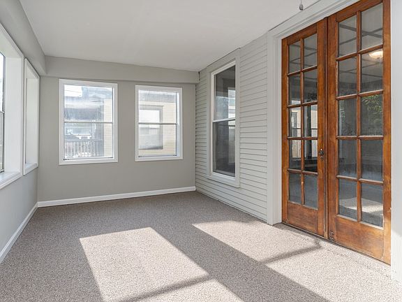 3rd image of 522 W Grove St