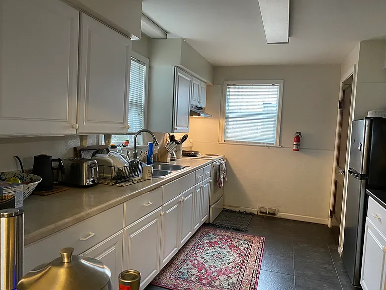 1105 E Maple Rd #2 — Photo 8