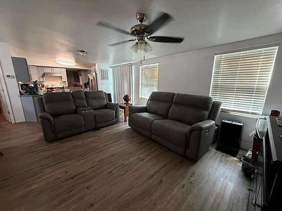 4th image of 2412 ISLAND OAKS W