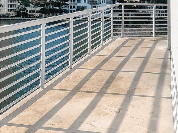 2nd image of 325 Biscayne Blvd APT 723